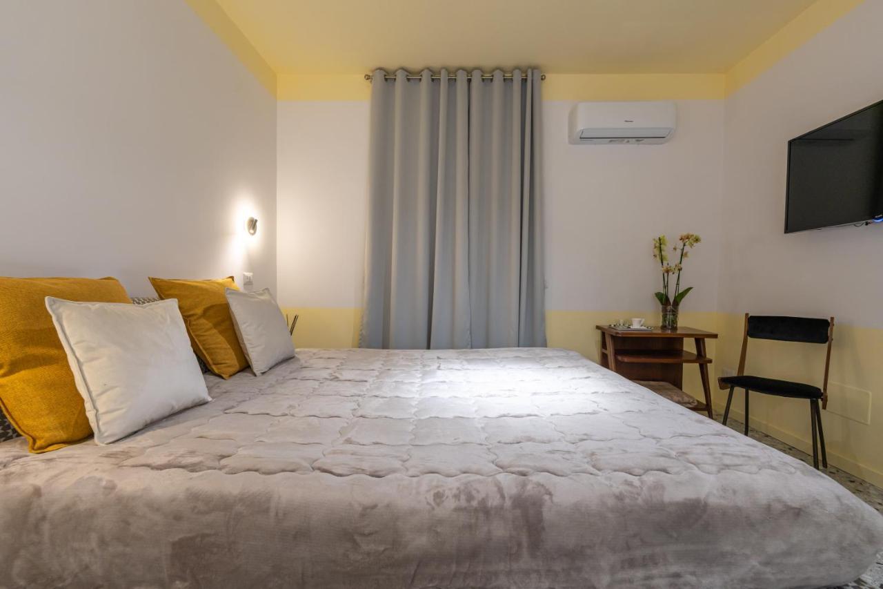 Teatro Toledo 272 Bed & Breakfast Naples Exterior photo